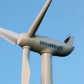 Tte d'olienne equipe d'un alternateur Alxion. Celui-ci fournit une puissance lctrique qui peu tre renvoye sur le rseau EDF