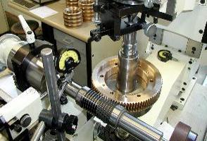 Chaque dent du systeme roue et vis sans fin est control� avec le plus grand soin selon la norme DIN 3974